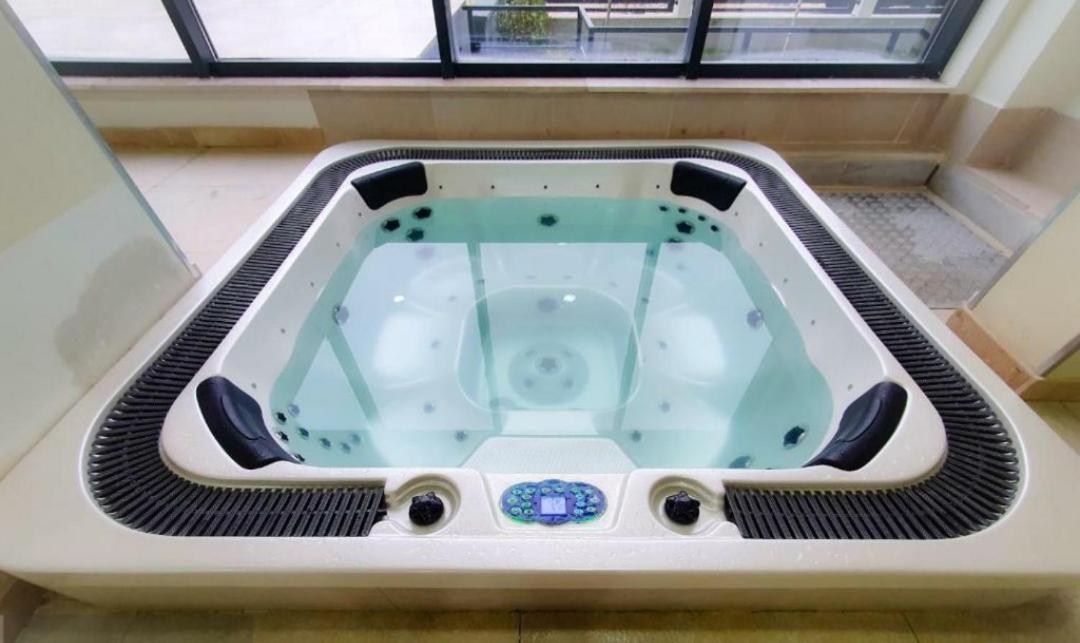 Luxury Suite Alezzi Beach Apartment Piscina Incalzita Sauna Jacuzzi Parking Navodari Dış mekan fotoğraf